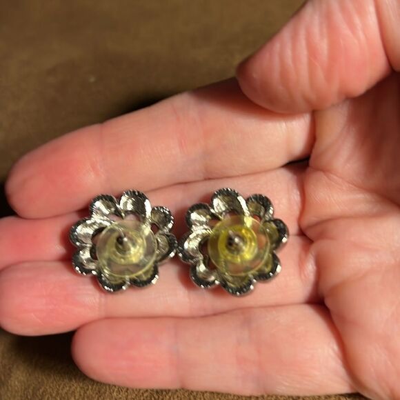 Vintage Avon marcasite with rhinestone pierced earrings. - Picture 4 of 4